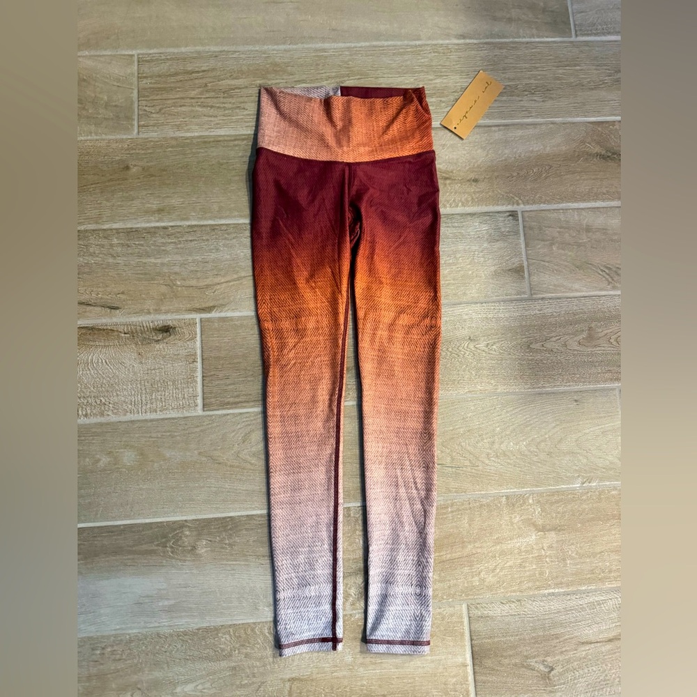 Niyama Sol barefoot leggings Kokkini  size S NWT